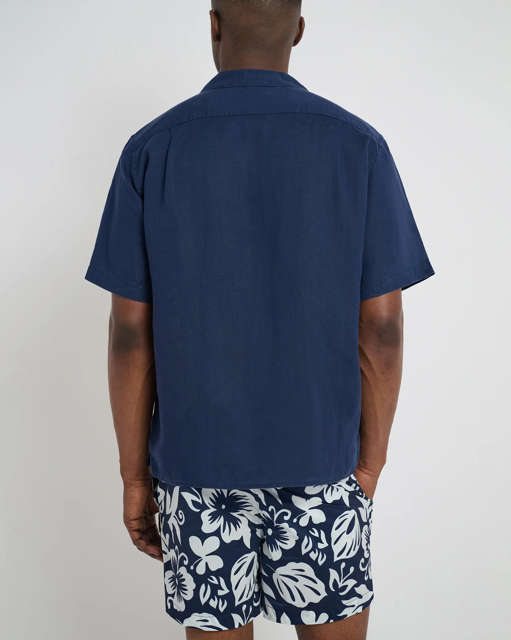 Air Linen Convertible Vacation Shirt - Image 5