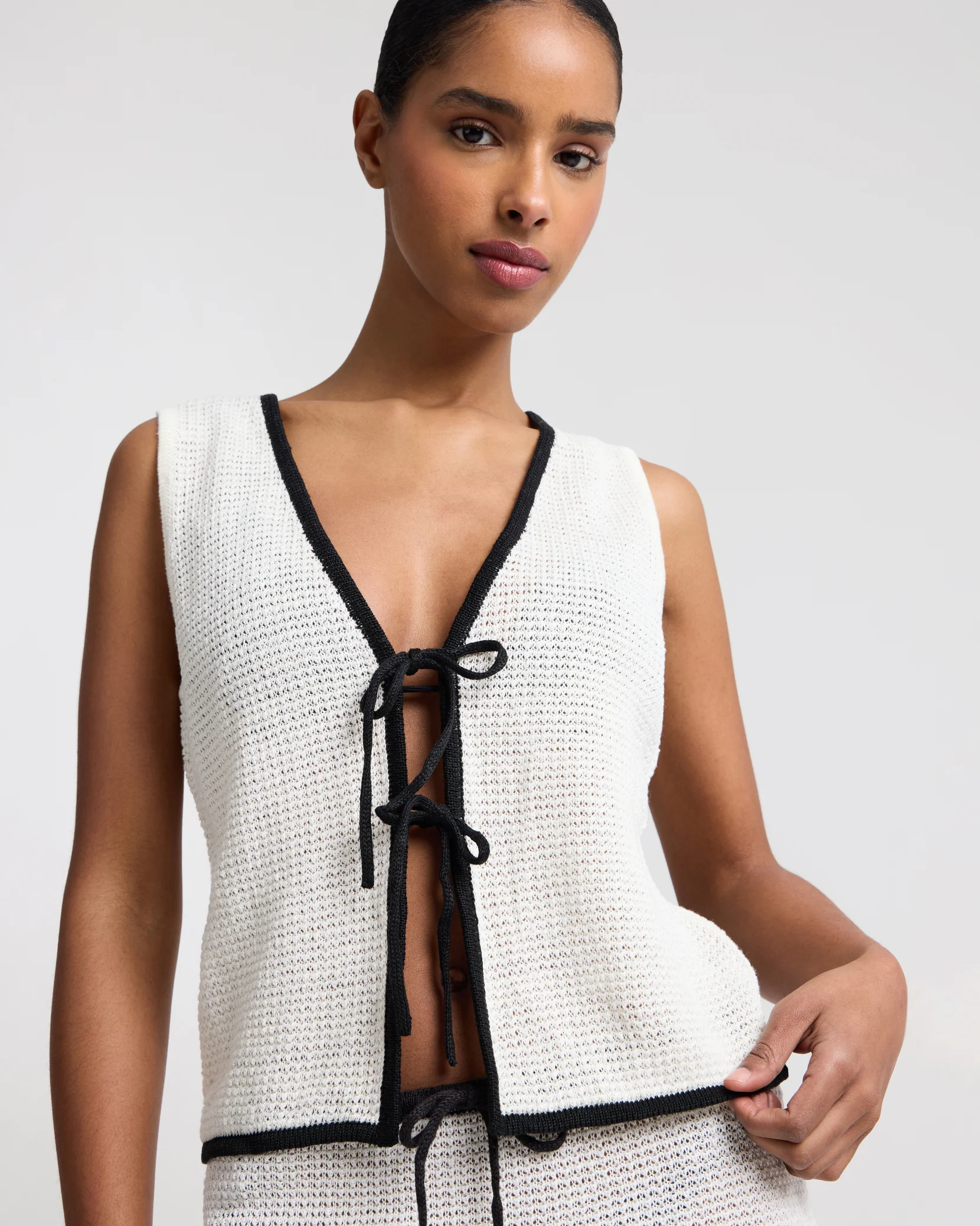 Linen Knit Tie Front Tank Top - Image 4
